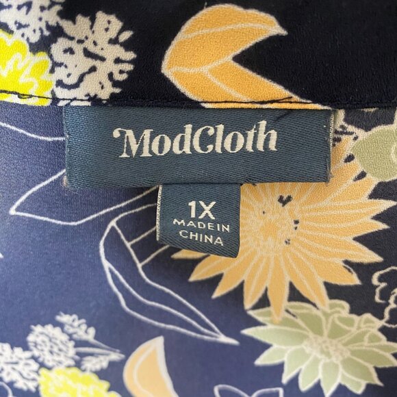 ModCloth Floral Blouse 1X Navy Button Front Tie Waist Boho Cottagecore Top - Picture 3 of 8
